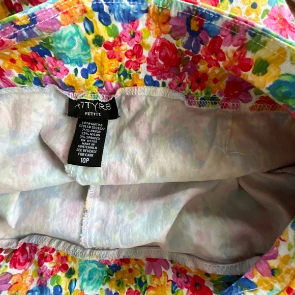 ATTYRE (10P) SKORT colorful Floral Print - Picture 2 of 5